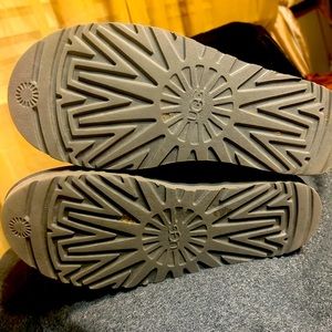 Women’s Uggs 7.5